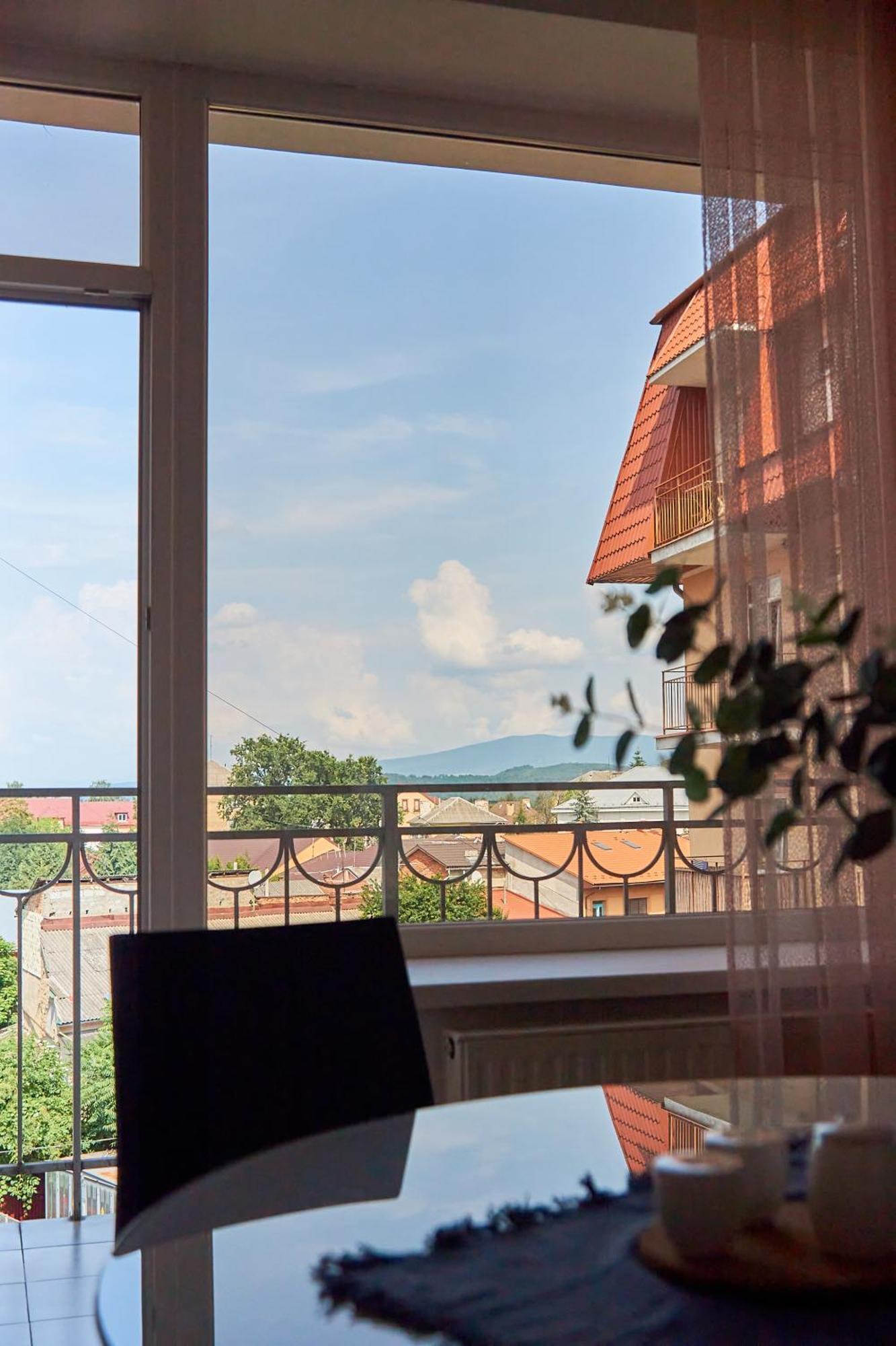 Lux Apartment Mukaczewo Zewnętrze zdjęcie
