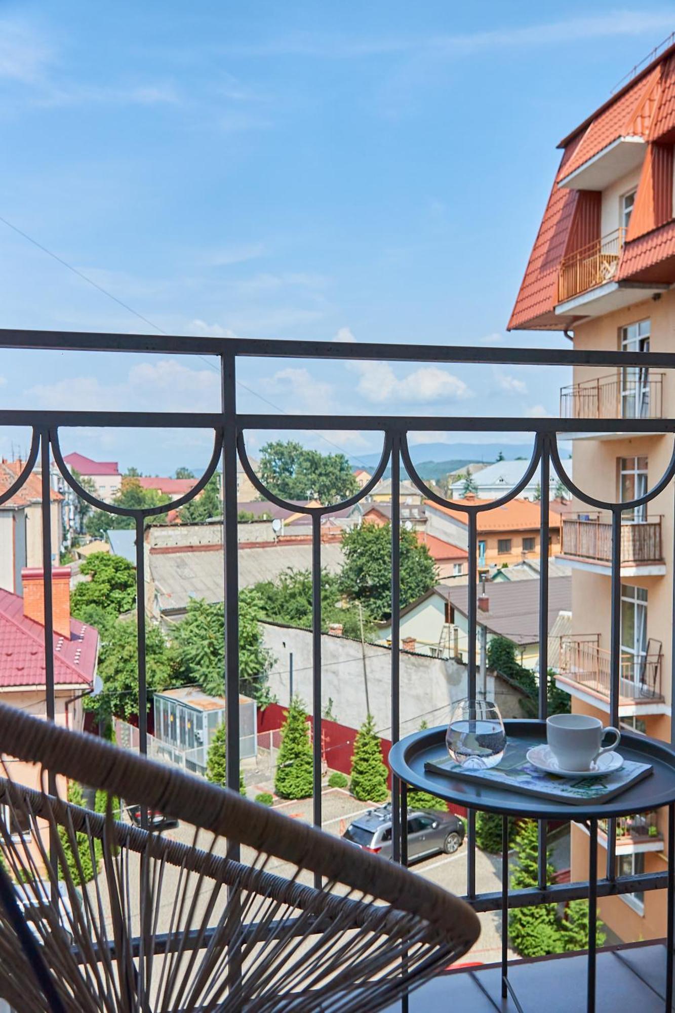 Lux Apartment Mukaczewo Zewnętrze zdjęcie